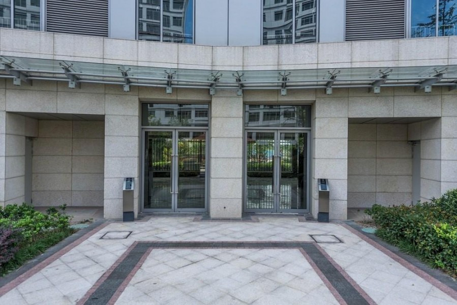 建滔商业广场入口处