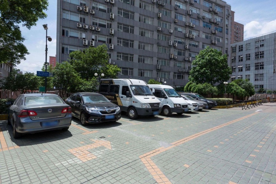 鸿运大厦外立面