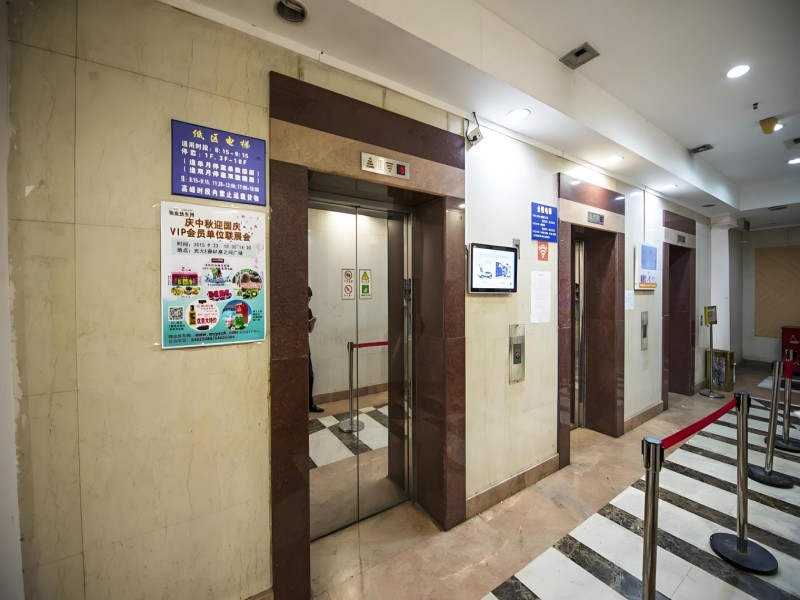 上海光大会展中心（B座国企楼盘）电梯厅