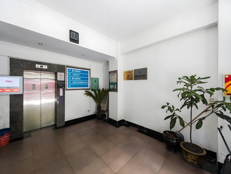 侨桥商务楼电梯厅