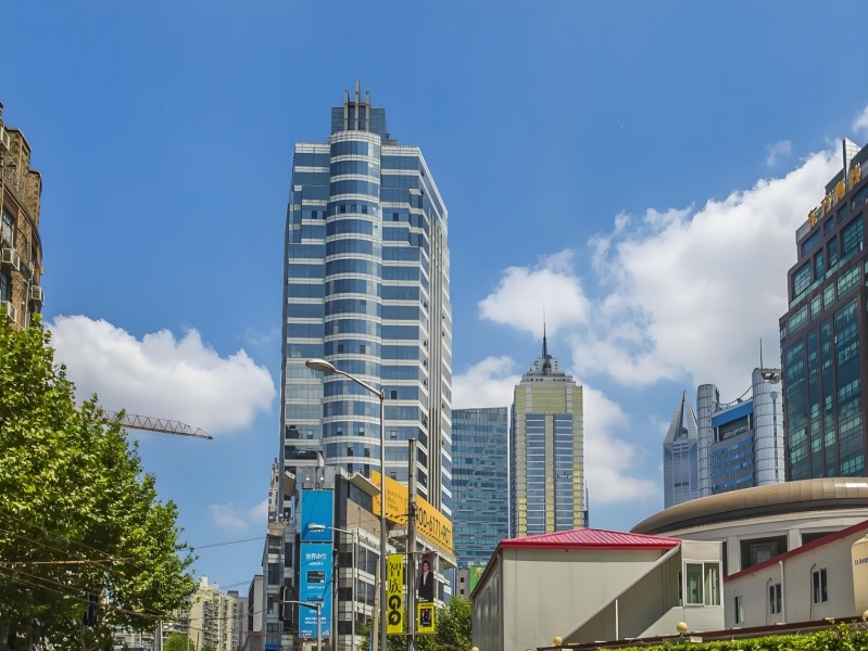 汇银大厦：24小时独立空调：外立面