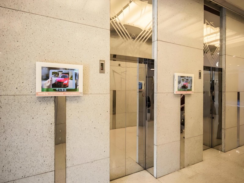 恒利国际大厦电梯厅