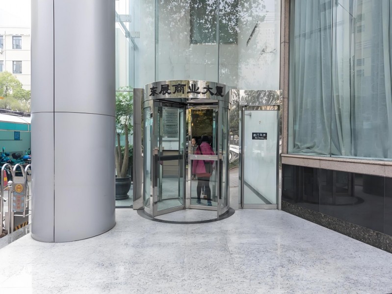 东展商业大厦外立面