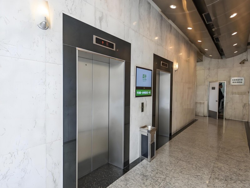 东展商业大厦电梯厅