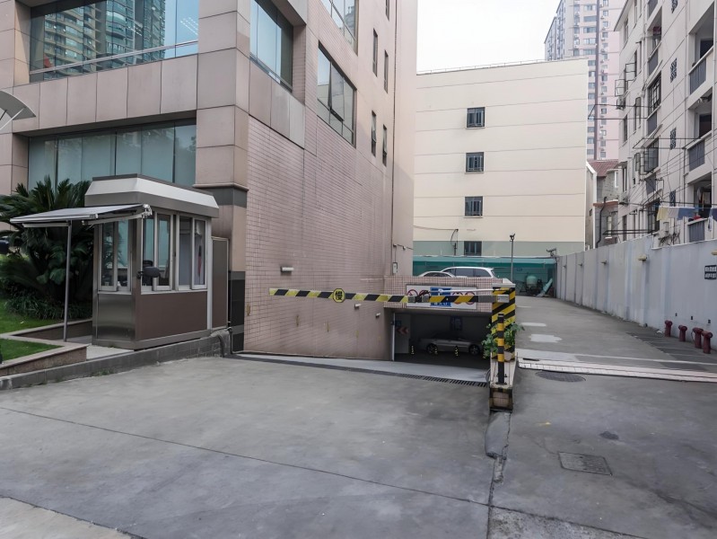 东展商业大厦外立面