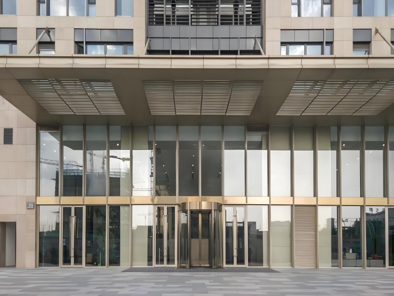 绿地中环广场（租售中）外立面