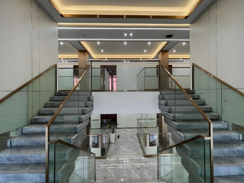 万荣中心广场大堂