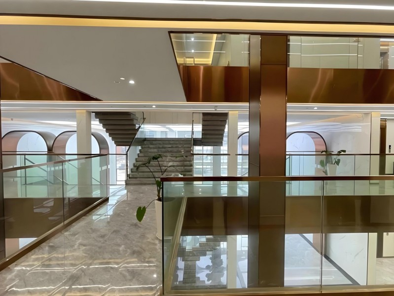 万荣中心广场大堂