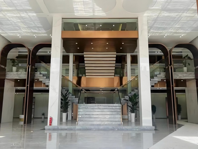 万荣中心广场大堂