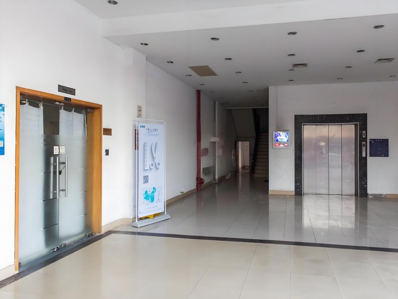 多媒体产业化基地电梯厅