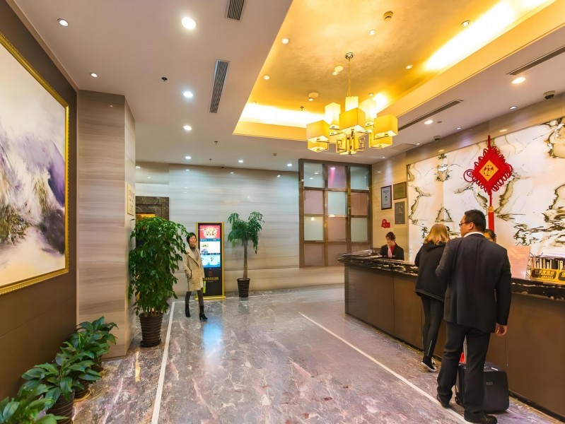 新梅华东大酒店大堂