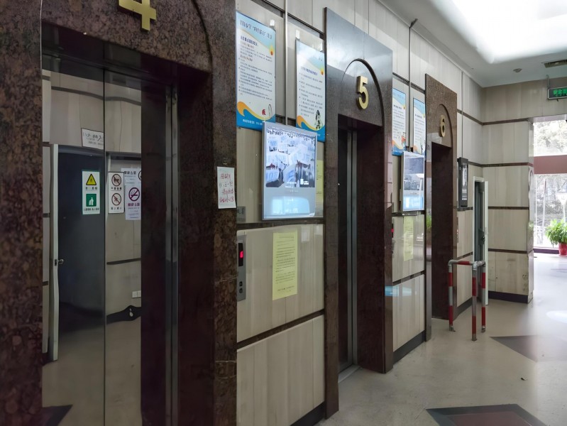 凯旋门大厦电梯厅