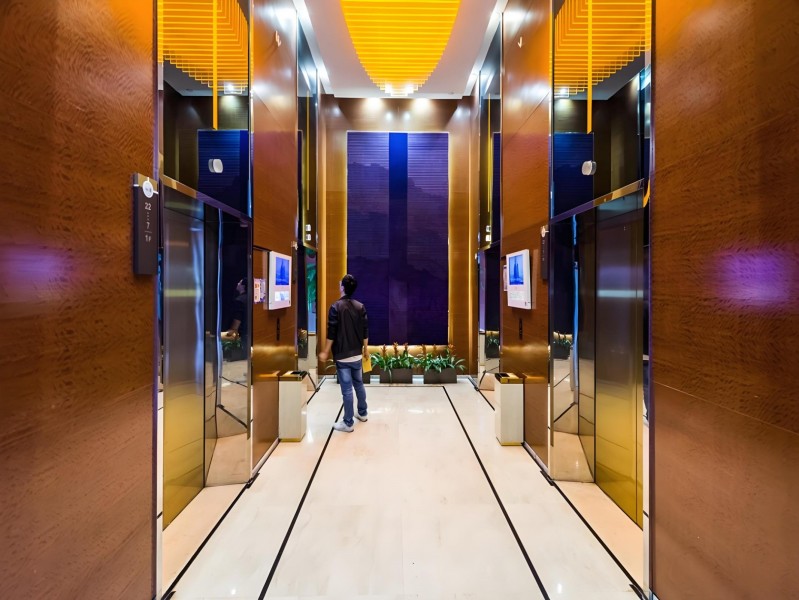 裕景国际商务广场电梯厅