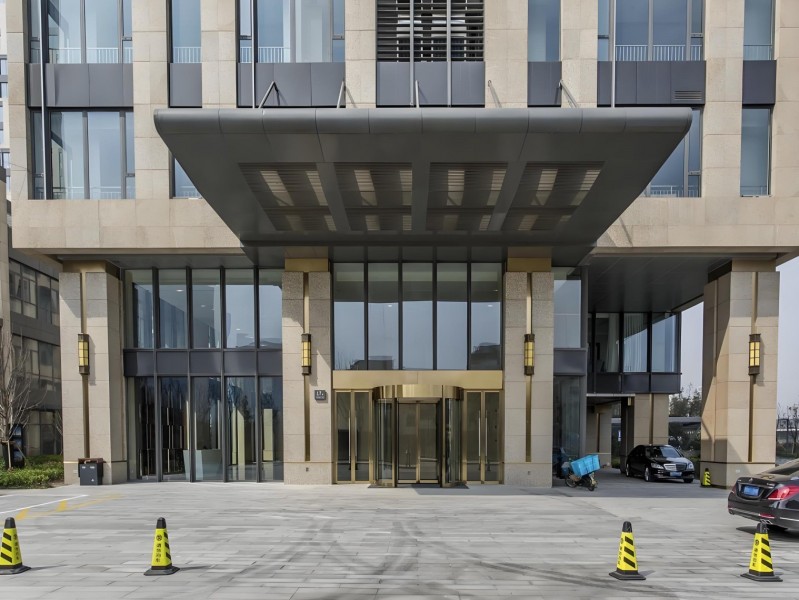 余坤大厦(原舜杰大厦)：24小时独立空调外立面