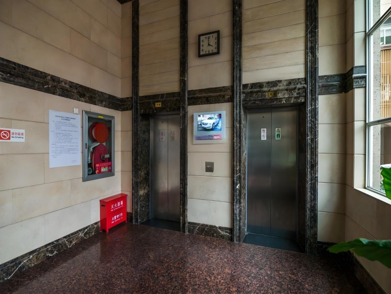 辽油大厦电梯厅