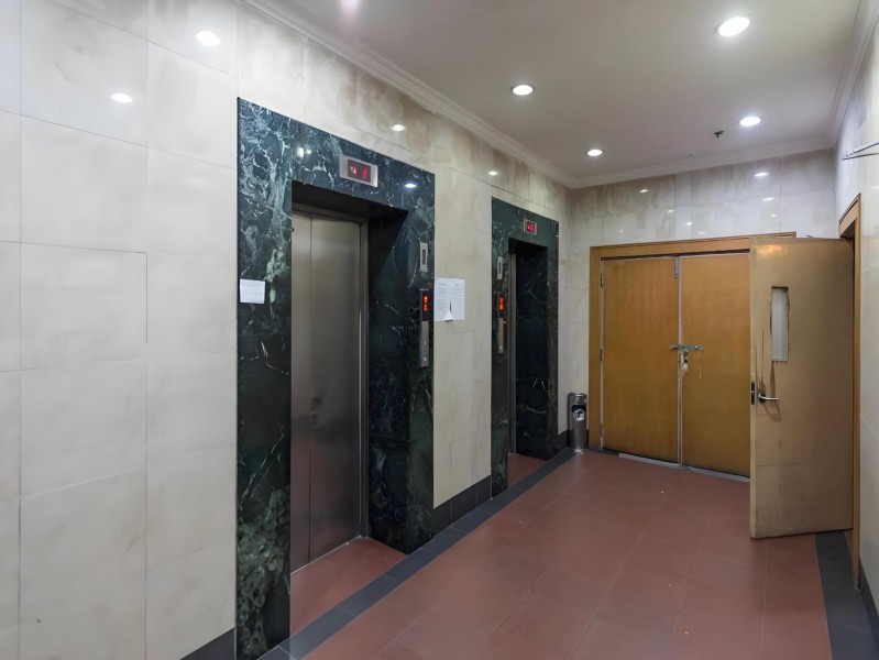 天山商厦电梯厅