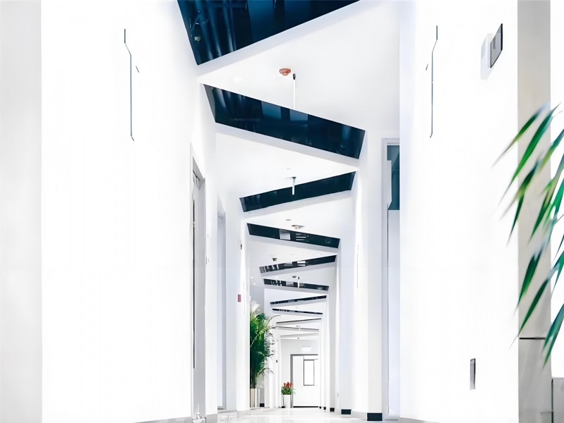 上服T·CAT时尚园走道