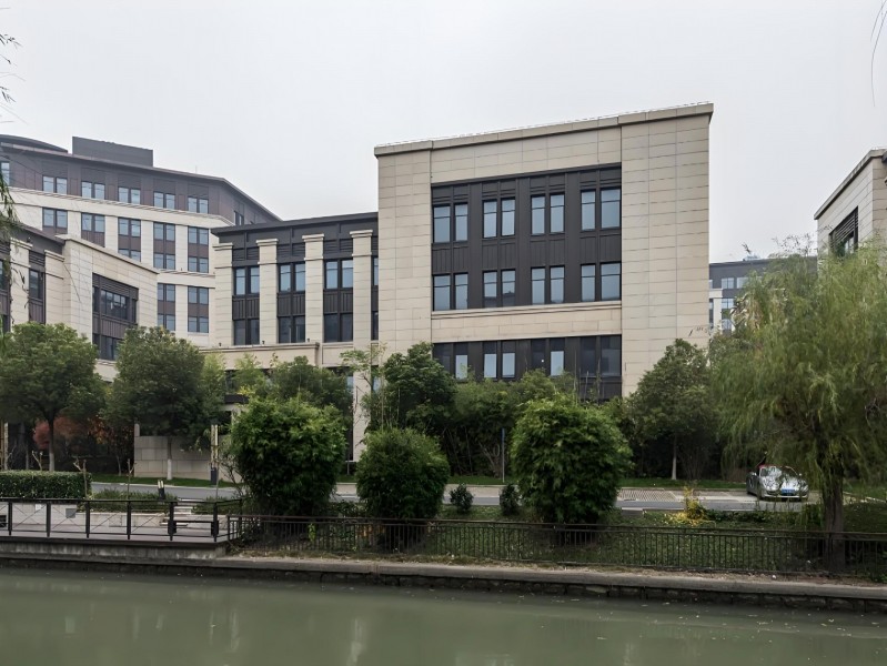 上服·虹桥创新中心（国企楼盘）：24小时独立空调外立面