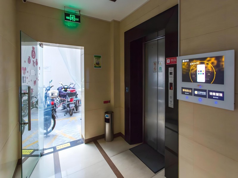 英达方商务楼电梯