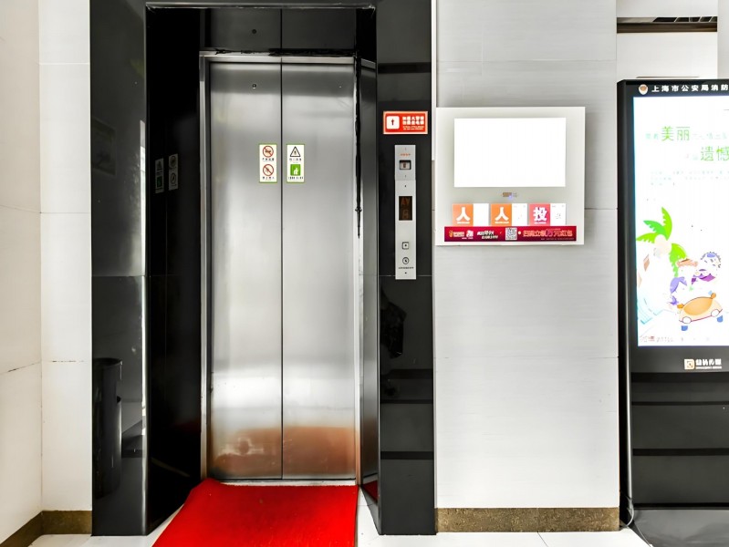新先锋商务中心电梯厅