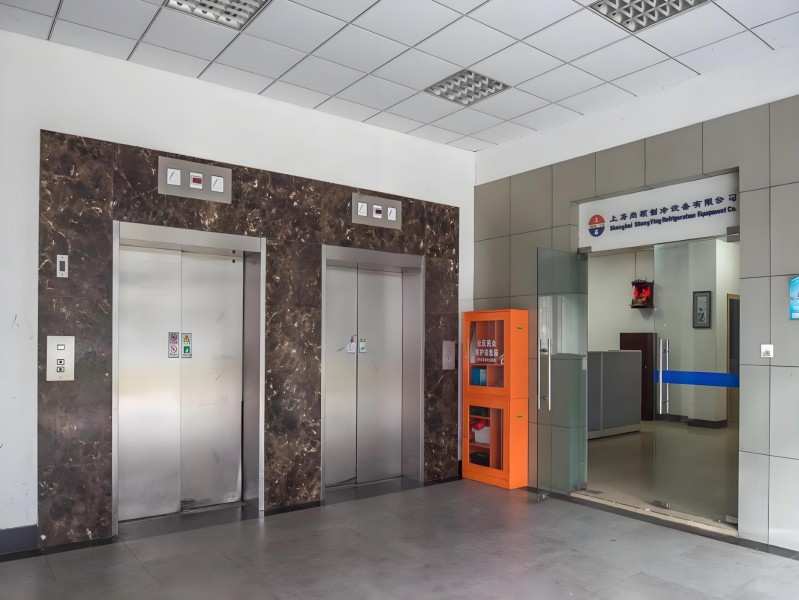 虹桥临空工贸园区电梯厅