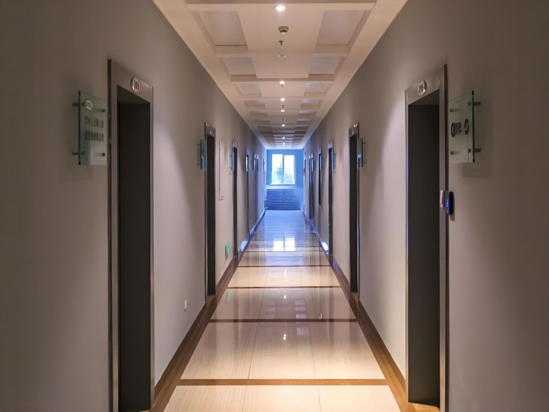 英达方商务楼走廊