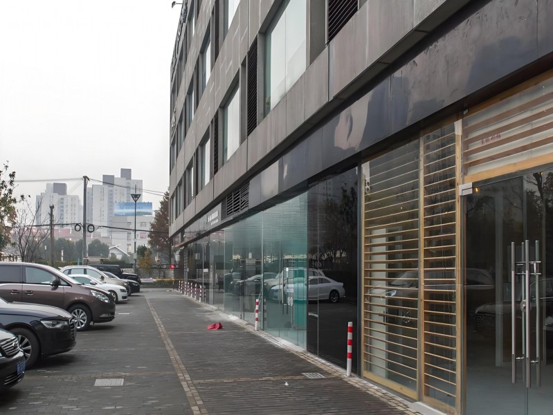 越界·苏河汇（国企参股楼盘）外立面