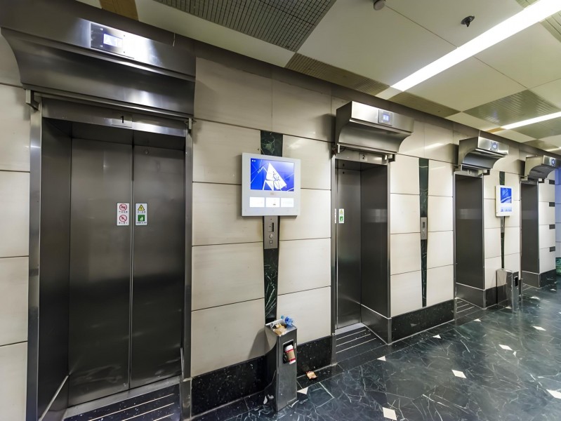 世纪商务大厦电梯厅