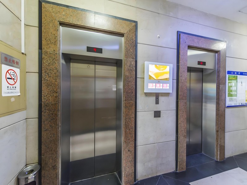万千大楼电梯厅