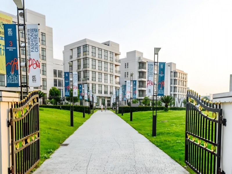 现代城市购物花园外立面