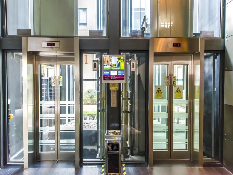 越界·智造局一期：24小时独立空调电梯厅